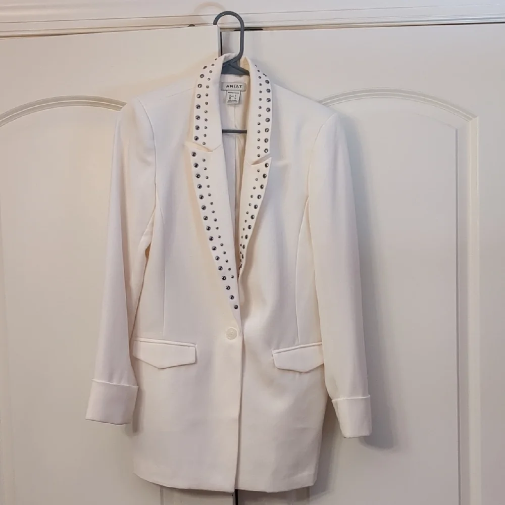 ARIAT WOMEN'S ACE STUDDED CREPE BLAZER - Picture 3 of 10